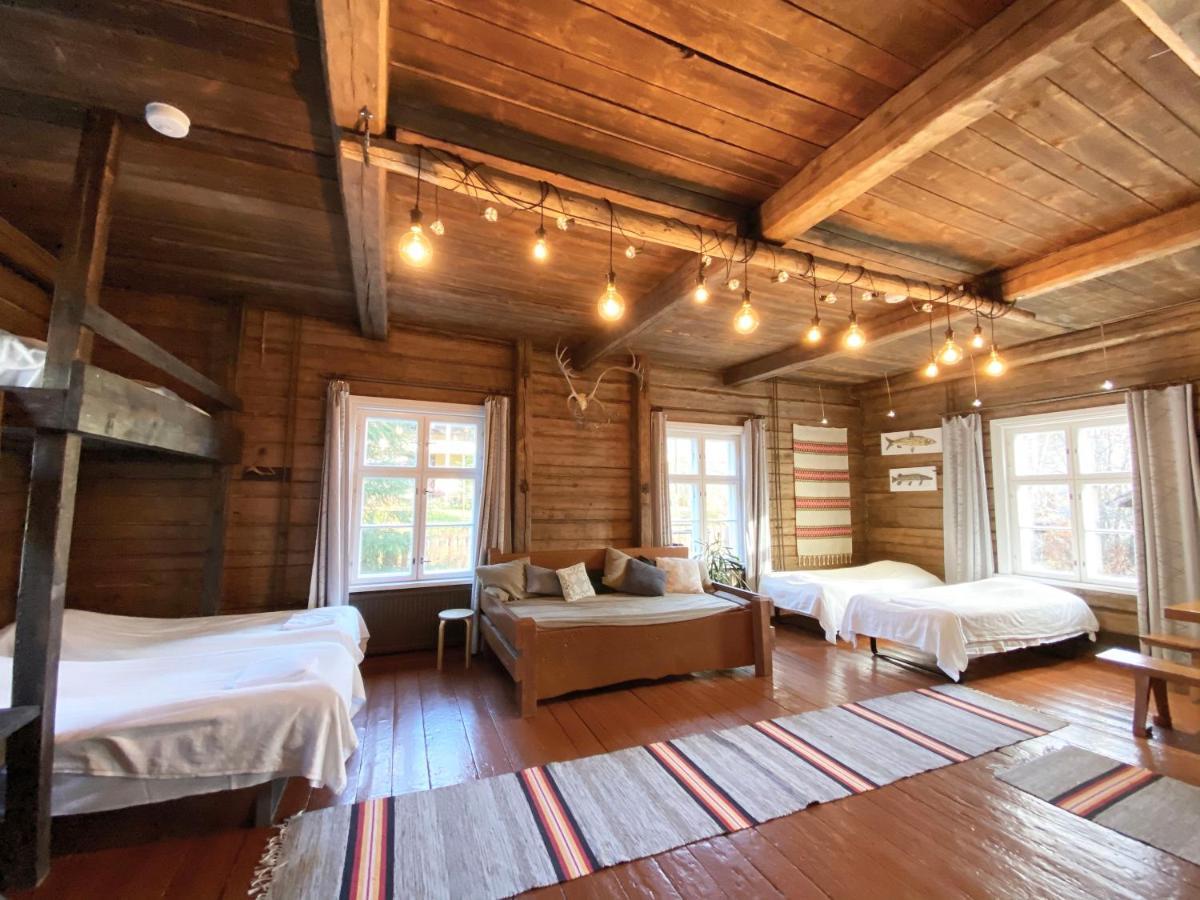 Lauri Historical Log House Manor Hotel Рованиеми Екстериор снимка