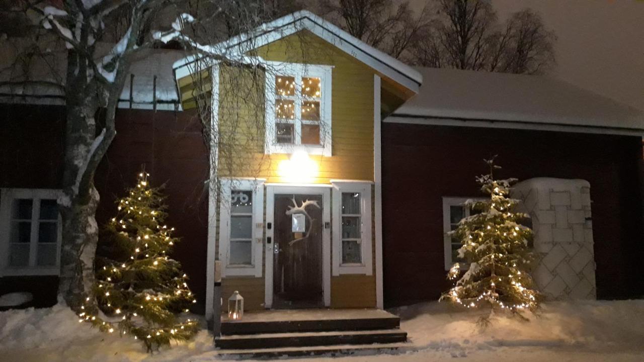 Lauri Historical Log House Manor Hotel Рованиеми Екстериор снимка