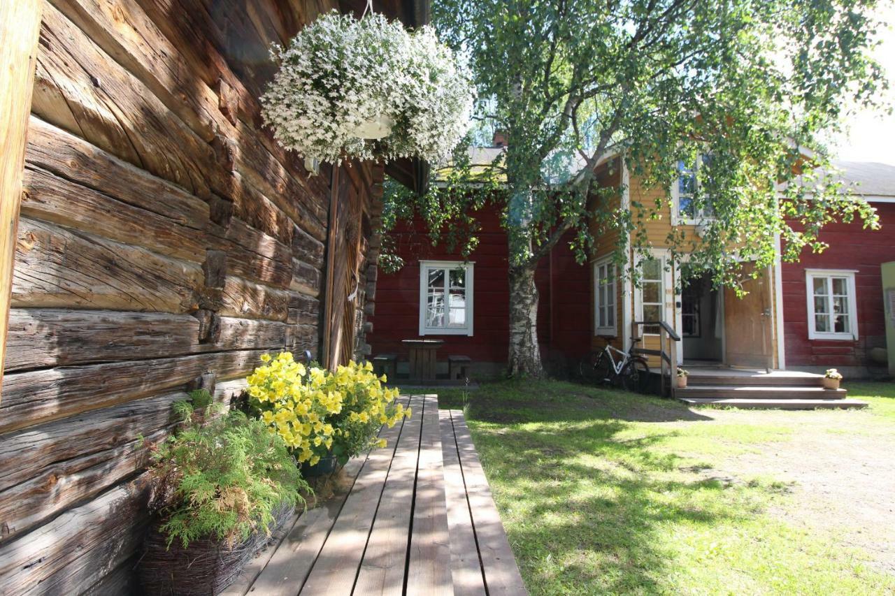 Lauri Historical Log House Manor Hotel Рованиеми Екстериор снимка